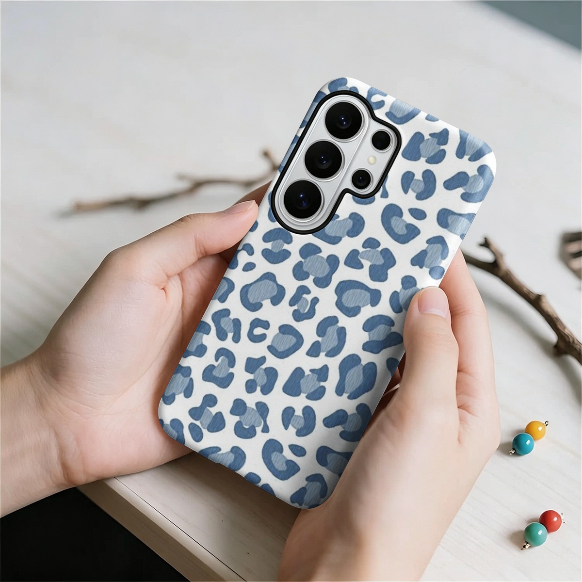 Niebieskie etui na telefon z d – Samsung Galaxy S24 recenzja i cena